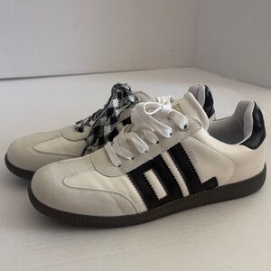 Women White and Black Sneakers